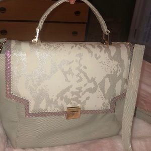 Kelly Wynne Crossbody Bag
